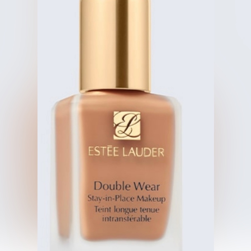 Estēe Lauder Brand New 24-hour wear Double Wear Makeup  in the shade Pebble.